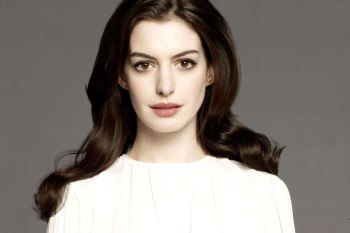 Anne Hathaway Says That Christopher Nolan Banned Chairs On His Set
