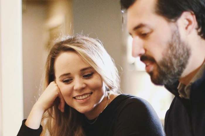 Counting On - Jinger Duggar & Jeremy Vuolo Pack On The PDA In New Instagram Post About One Of Her Favorite Stories