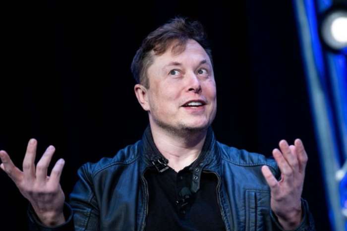 Elon Musk Tweets Political View That Could Get Him 'Into Trouble,' Gets Support From Joe Rogan