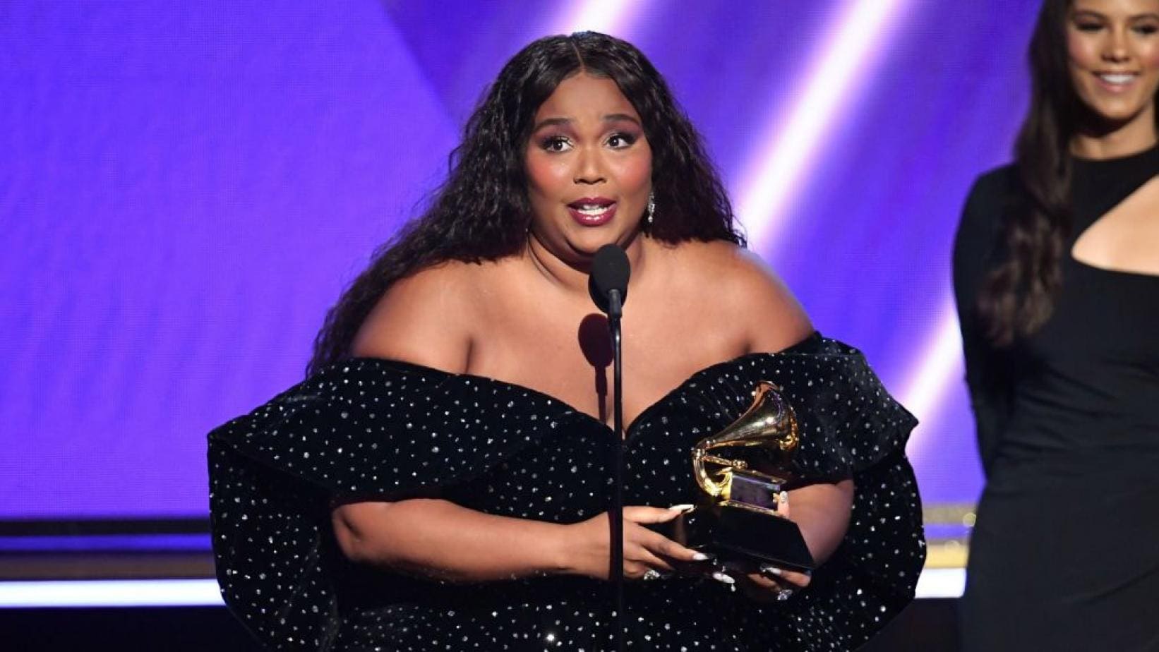 ”lizzo-tears-up-during-video-discussion-about-black-lives-matter-and-more-check-out-her-powerful-and-touching-speech”