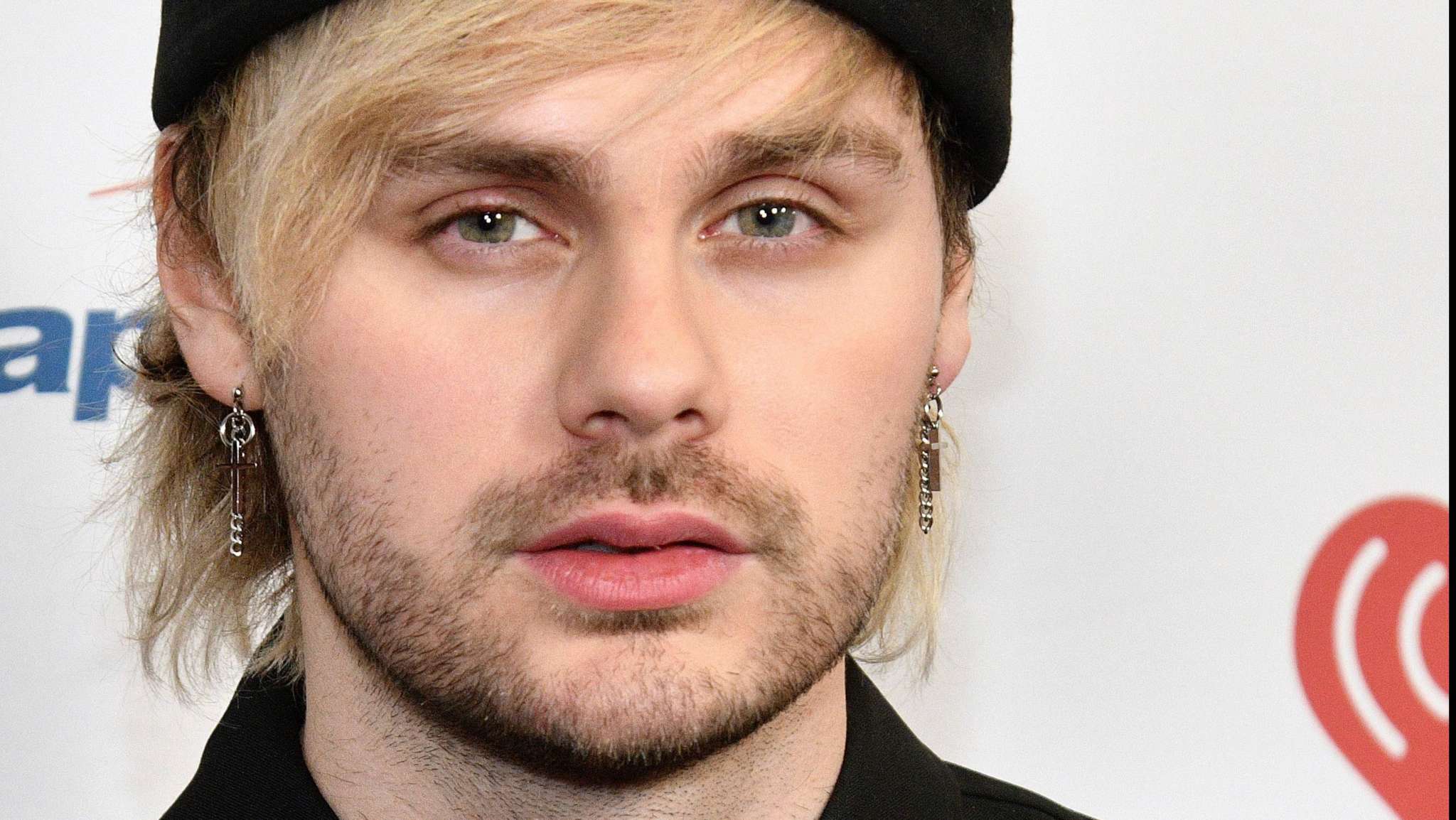 5SOS's Michael Clifford's Blue Hair: The Story Behind the Color - wide 10