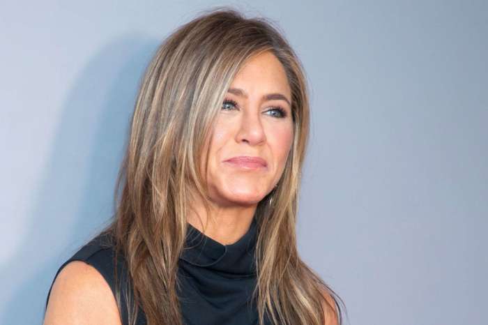 Jennifer Aniston Reveals She Likes To Re-Watch 'Friends' Episodes And Bloopers!