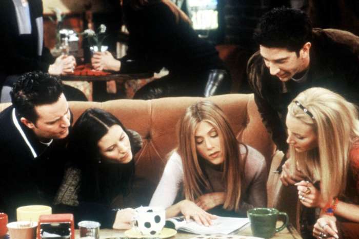 The Cast And Crew Of Friends Will Have To Take A COVID-19 Test Before Filming Reunion Episode