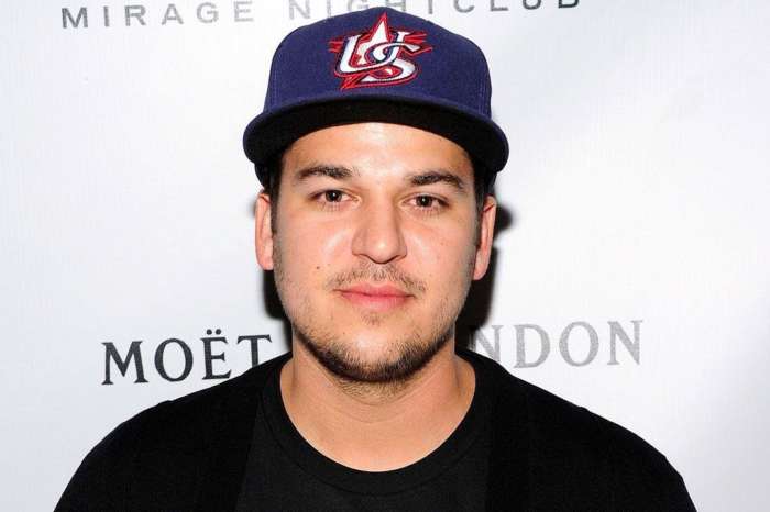 KUWTK: Rob Kardashian Posts Selfie Showing Off His Flat Belly And Fans Shower Him With Love And Support!