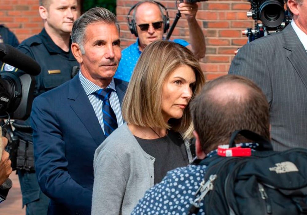 Lori Loughlin & Mossimo Giannulli Reportedly Sell Their Bel-Air Mansion Ahead Of Their Sentencing In The Varsity Blues College Admissions Scandal