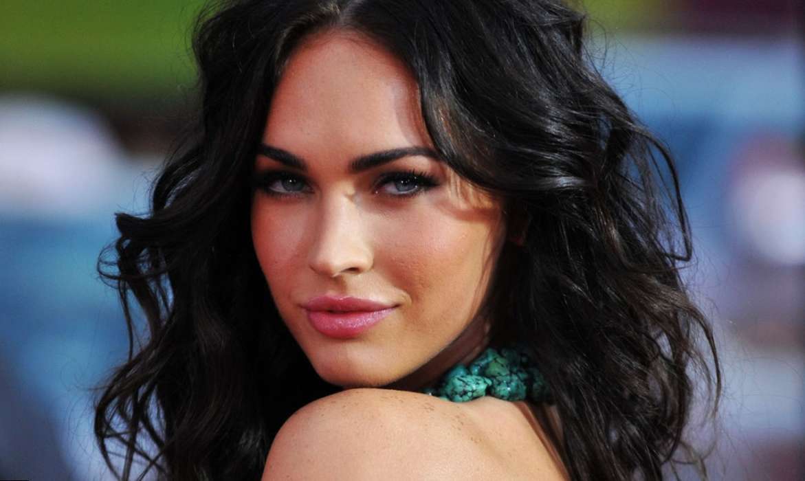 Megan Fox Says She And Machine Gun Kelly Share Two Parts ...