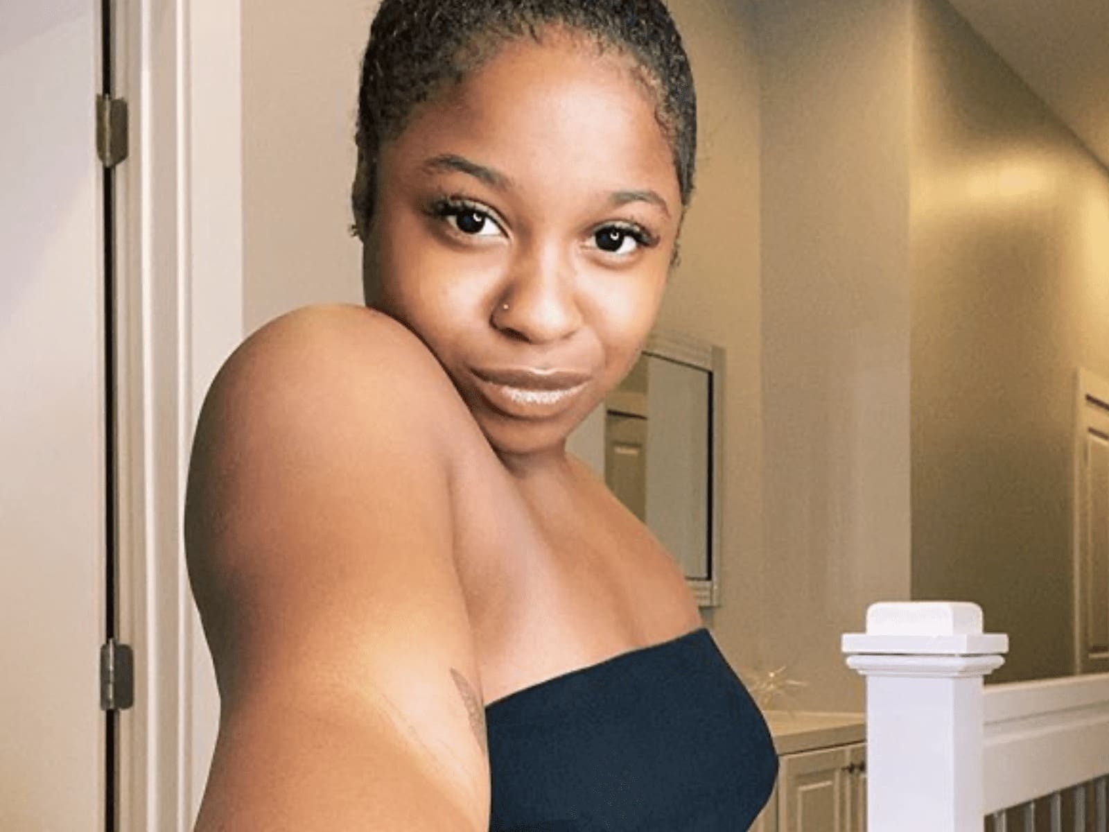 Toya Johnson's Daughter, Reginae Carter Looks Amazing In This Jaw-Dropping Skin-Tight Black Outfit