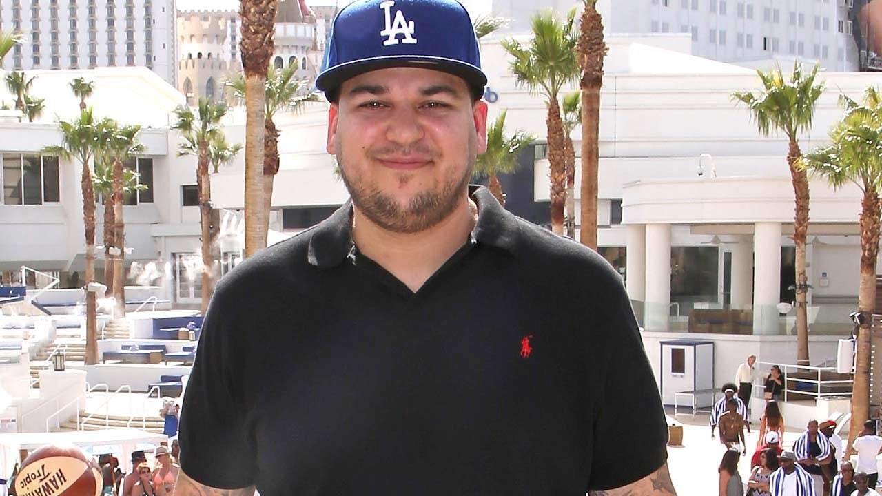 KUWTK: Rob Kardashian Confidently Shows Off His Weight ...