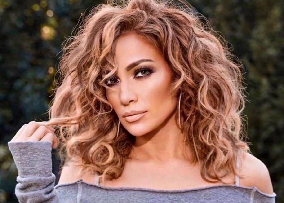Jennifer Lopez Shows Off Her Mind Blowing Beach Body In Skimpy Two 