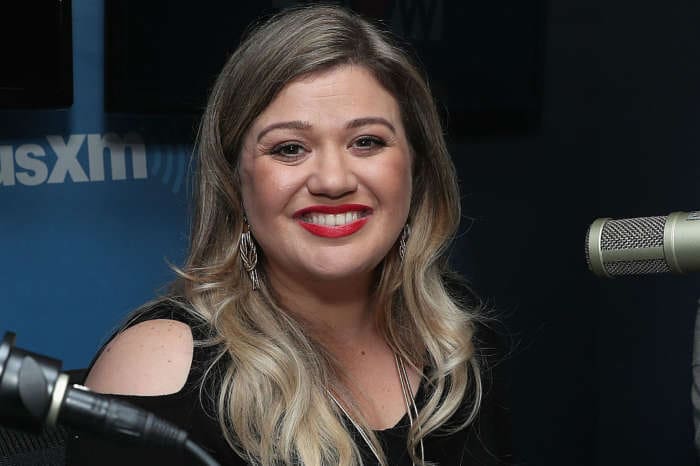 Kelly Clarkson Says She Won't Discuss Her Kids Because She's A 'Mama Bear' And Her 'Kids Come First'