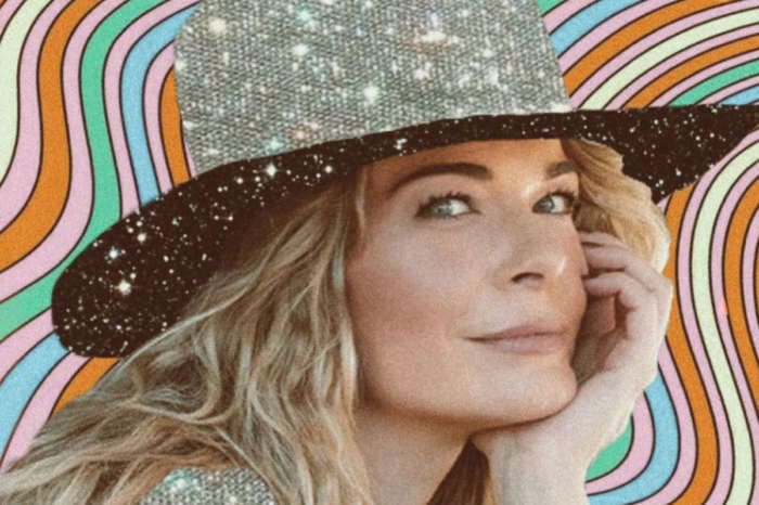 LeAnn Rimes Poses Without Any Clothes For World Psoriasis Day
