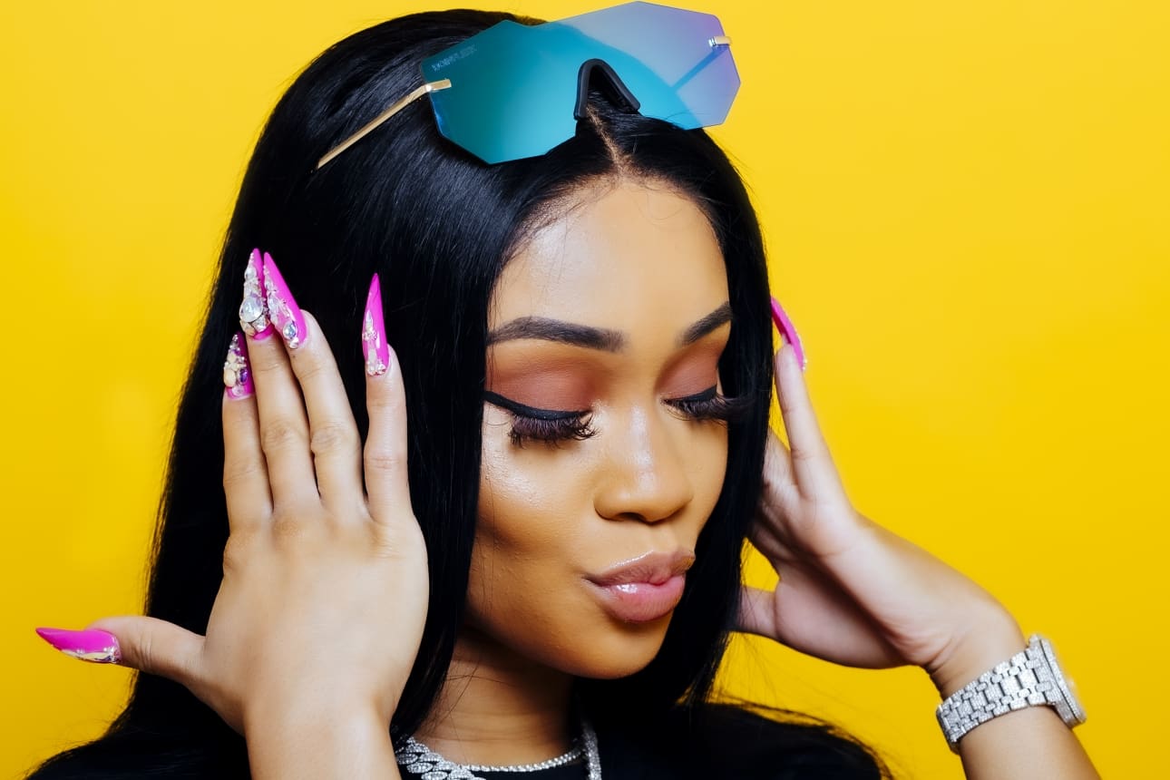 Saweetie Looks Drop-Dead Gorgeous In This Latest Clip - She's Flaunting Her Toned Body In This Swimsuit
