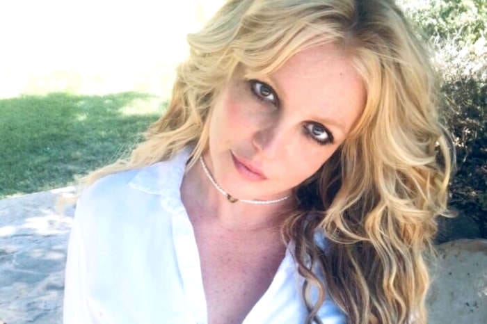 Britney Spears Praised For Beautiful Photos As She Twirls A Rose To Skylar Grey