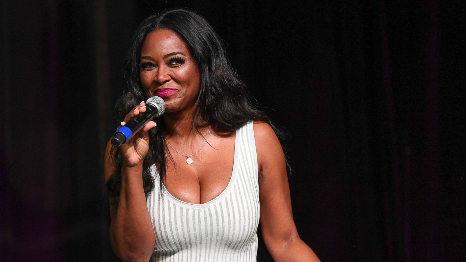 Kenya Moore's Latest Photo Has Fans Praising Her Natural Beauty