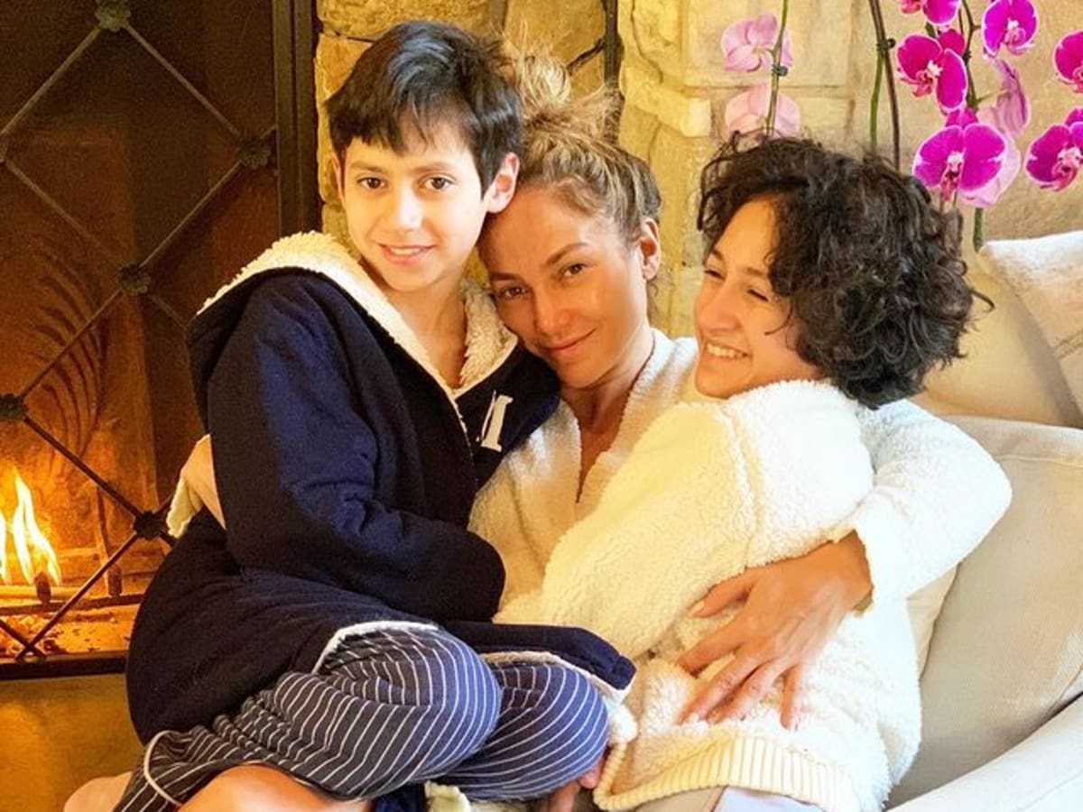 Jennifer Lopez Snuggles Her 12YearOld Twins Max And Emme Muniz While