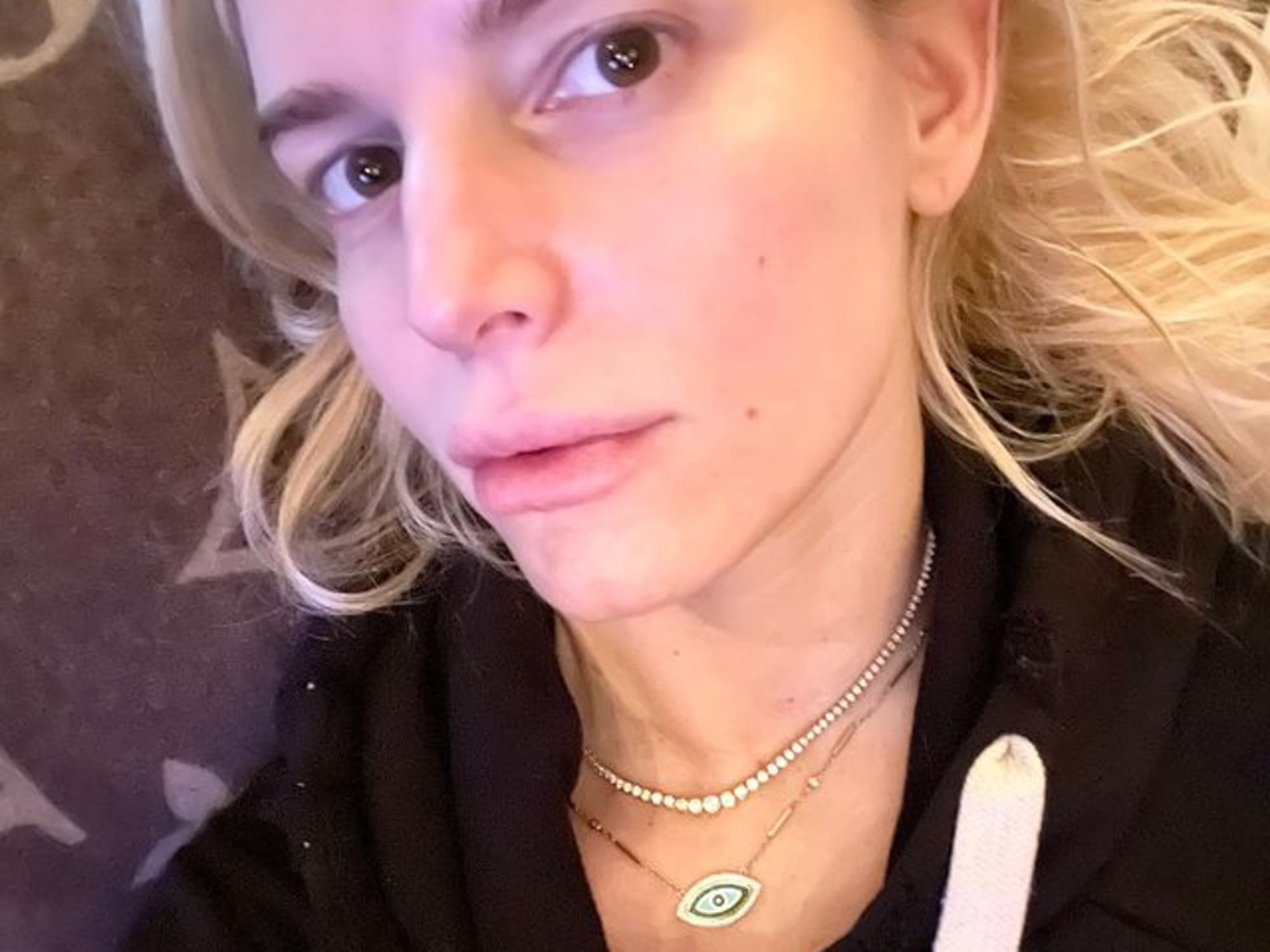 jessica-simpson-shares-makeup-free-selfie-but-people-are-talking-about-her-illuminati-necklace