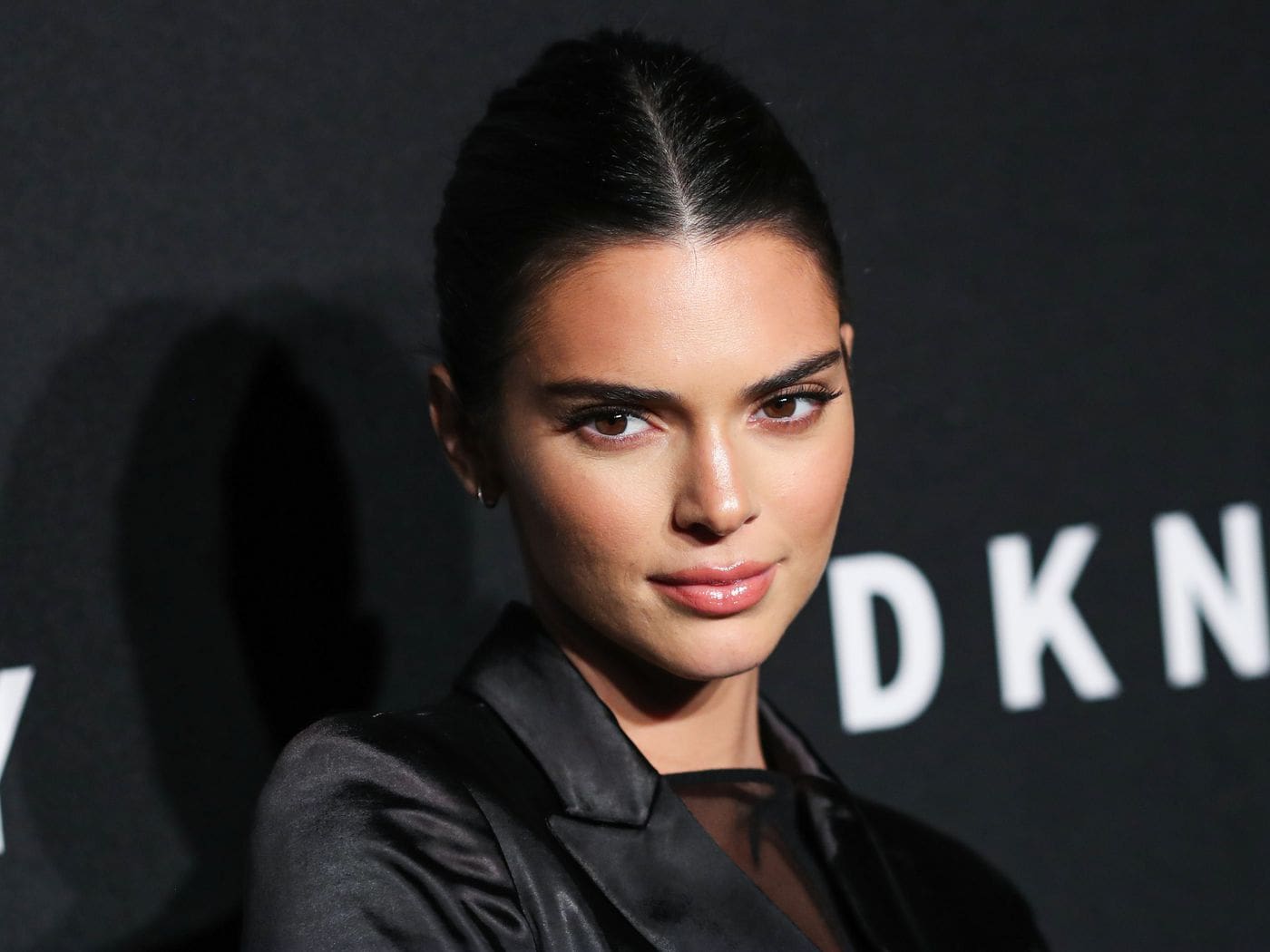 kuwtk-kendall-jenners-pout-looks-a-lot-like-her-sister-kylies-in-new-video-did-she-get-them-done-as-well