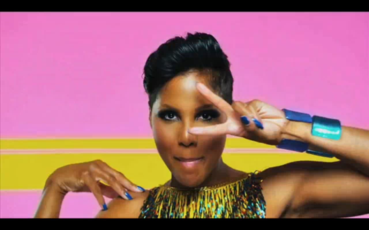 Toni Braxton Looks Like A Queen In This Pink Dress - Check Out The Video
