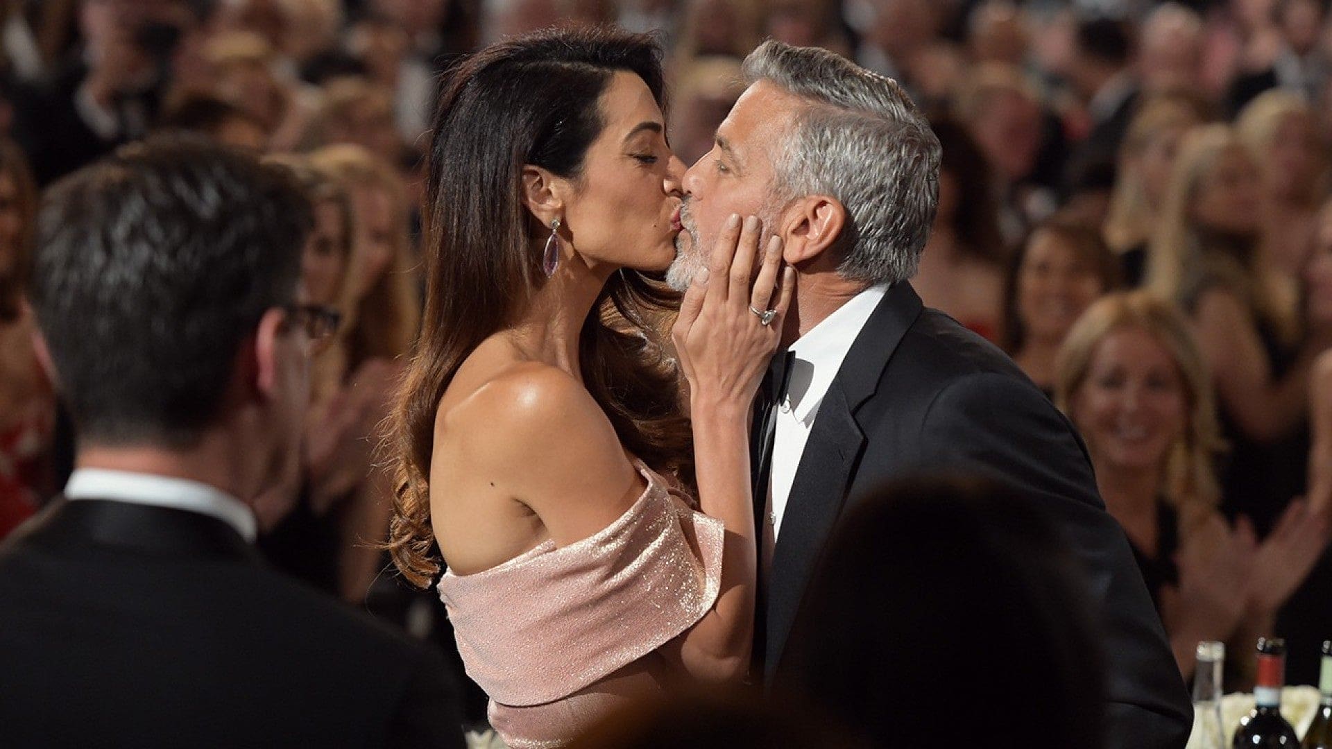 ”george-clooney-shares-romantic-gesture-he-and-amal-like-to-do-to-keep-the-flame-alive-7-years-into-their-relationship”