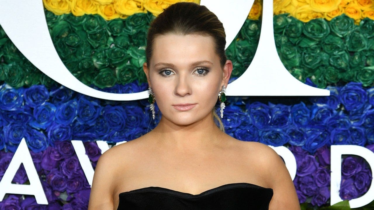 ”abigail-breslins-dad-passes-away-after-fighting-covid-19-check-out-her-emotional-tribute”