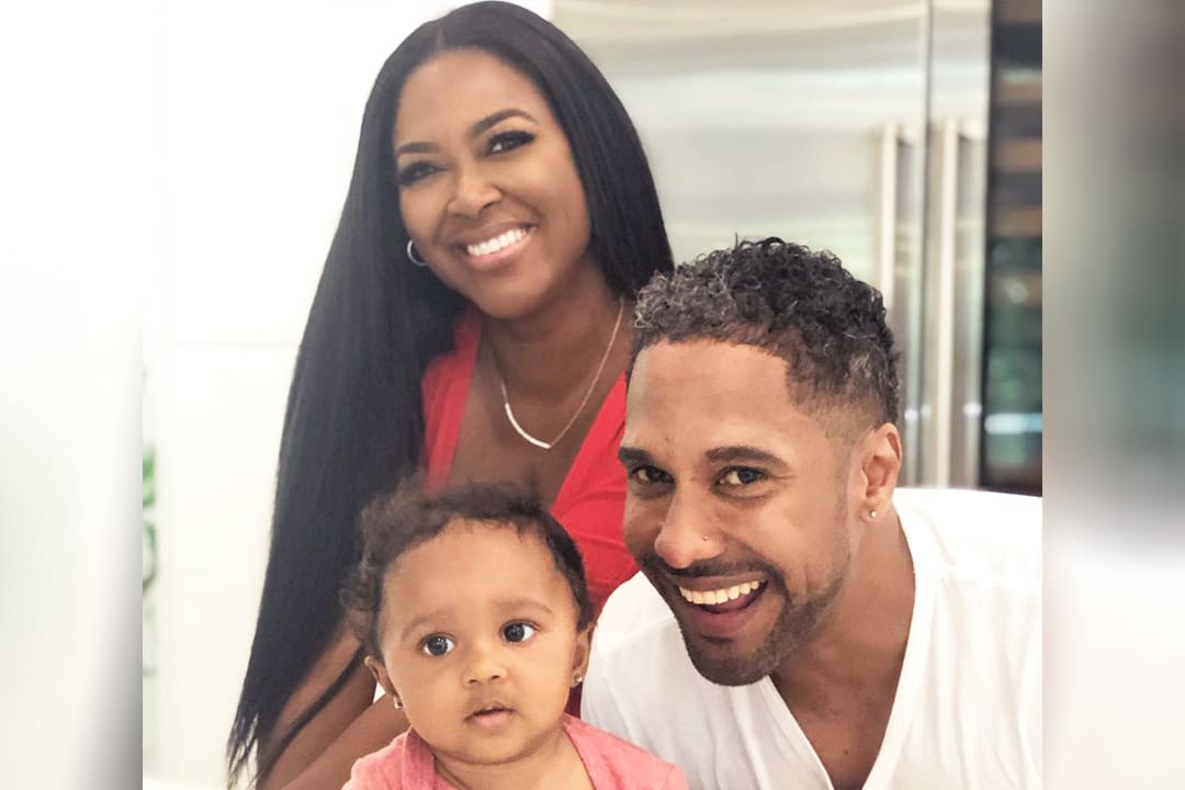 Kenya Moore Floods Her Social Media Account With Pics Fearturign Brooklyn Daly At The Beach And Fans Are In Awe