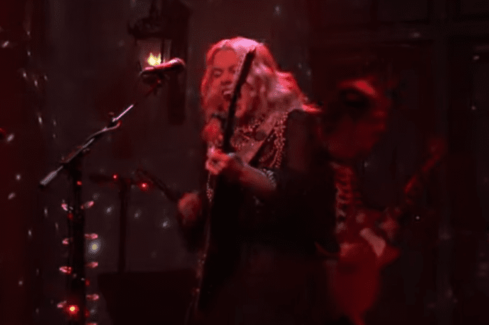 Phoebe Bridgers Falls To The Floor, Screams Wildly, And Smashes Her Guitar On SNL, See The Video