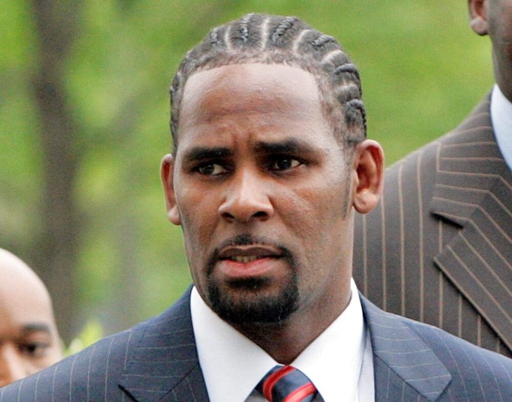 ”r-kelly-reportedly-got-both-vaccines-while-in-prison-the-1st-and-2nd-dose”