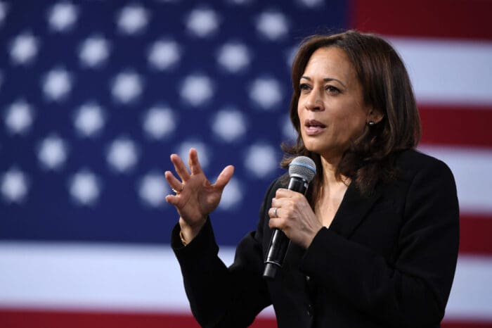 Kamala Harris Delivers Inspiring Speech And Applauds Young Leaders At The Nickelodeon Kids' Choice Awards