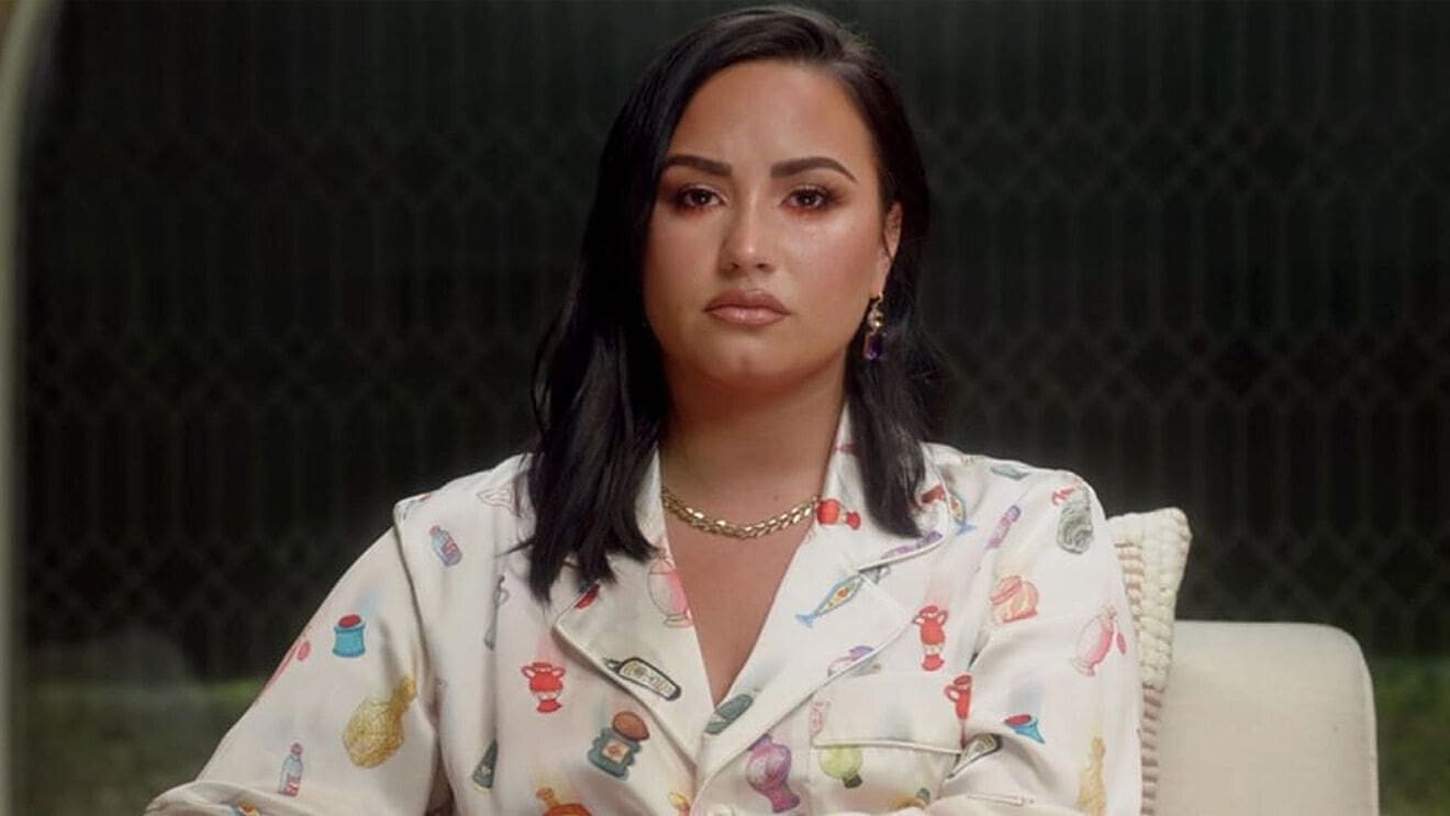 ”demi-lovato-apologizes-after-backlash-over-her-bullying-a-small-business”