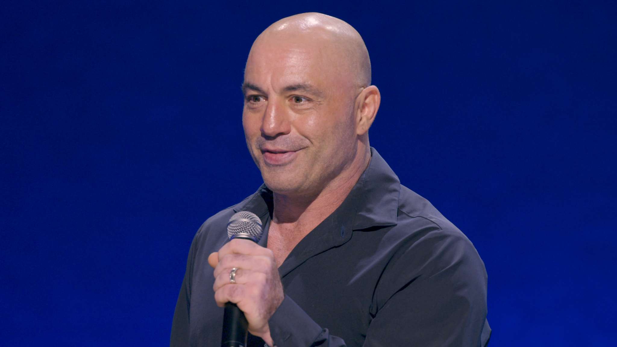 joe-rogan-in-hot-water-after-arguing-young-healthy-people-and-kids-should-not-get-the-covid-19-vaccine