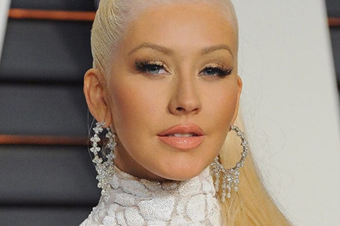 Christina Aguilera Looks Gorgeous In Sweatpants And A Curve-Hugging Top!