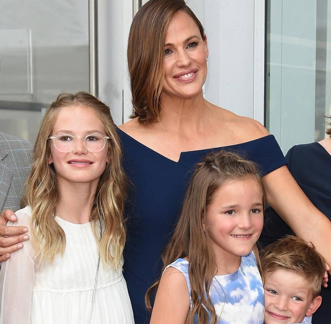 ”jennifer-garner-says-her-kids-are-like-fungus-in-funny-new-post-heres-why”