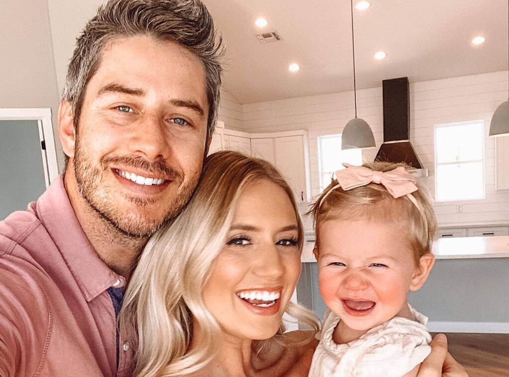 lauren-burnham-in-the-hospital-after-experiencing-scary-postpartum-health-issues-arie-luyendyk-jr-updates-fans-on-how-shes-doing