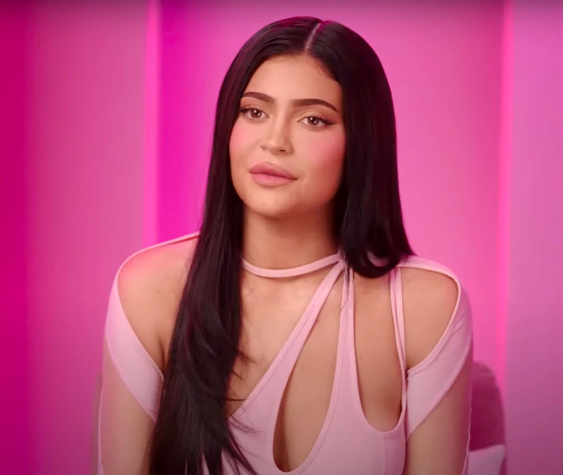 kuwtk-kylie-jenner-shows-off-her-natural-beauty-in-no-makeup-pics