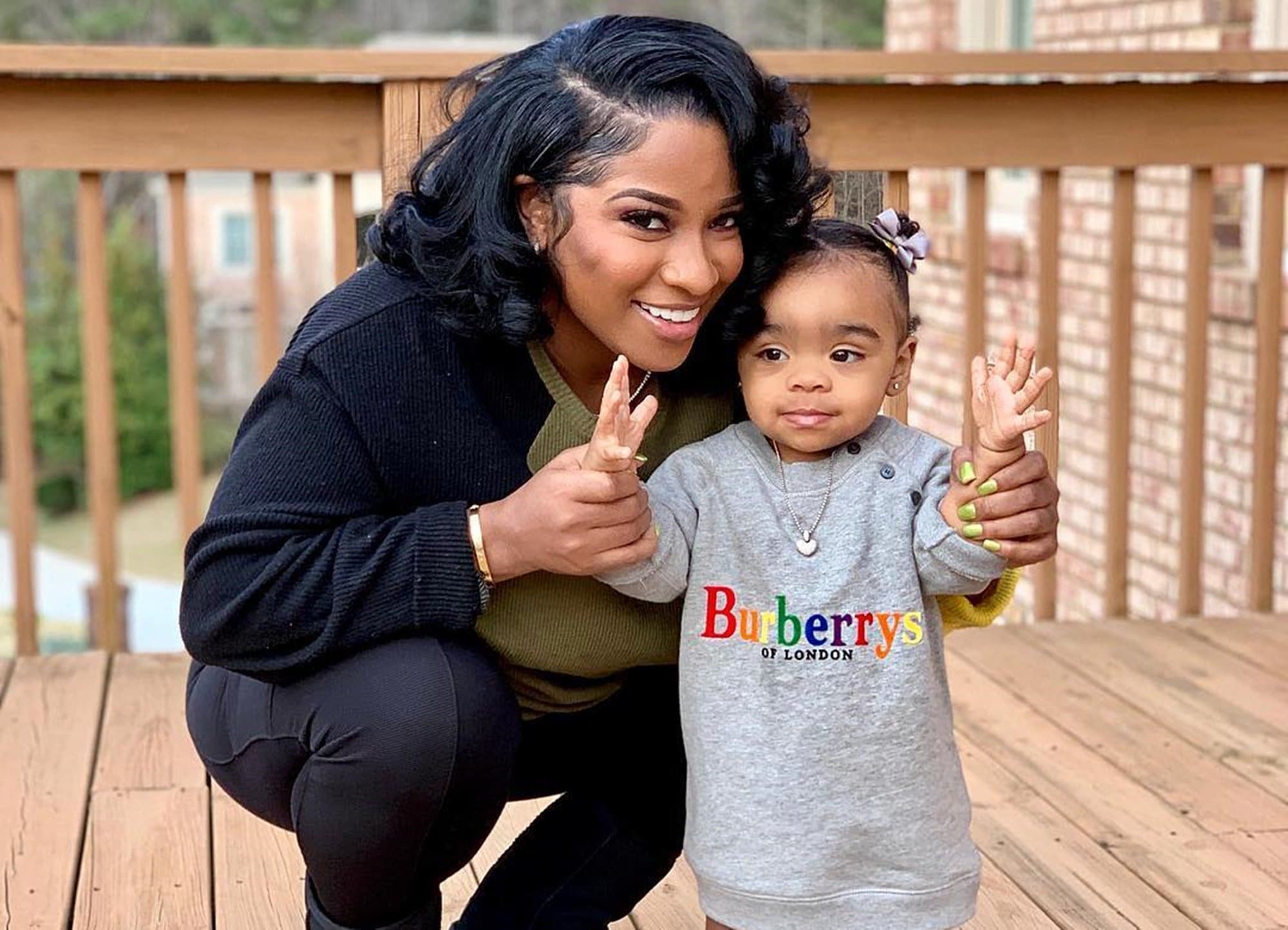 toya-johnson-poses-with-her-family-and-fans-are-in-awe