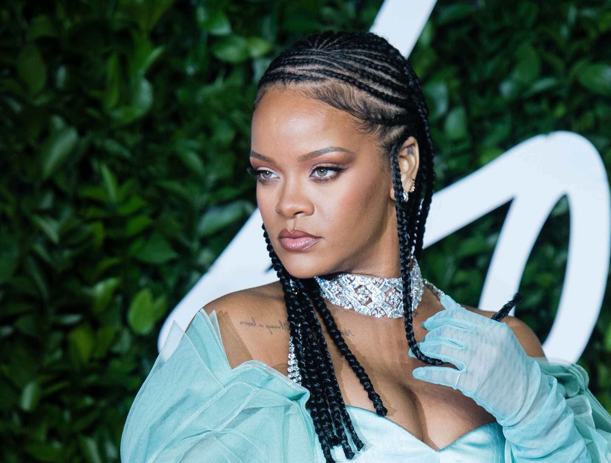 rihanna-set-will-open-savage-x-fenty-stores-in-2022