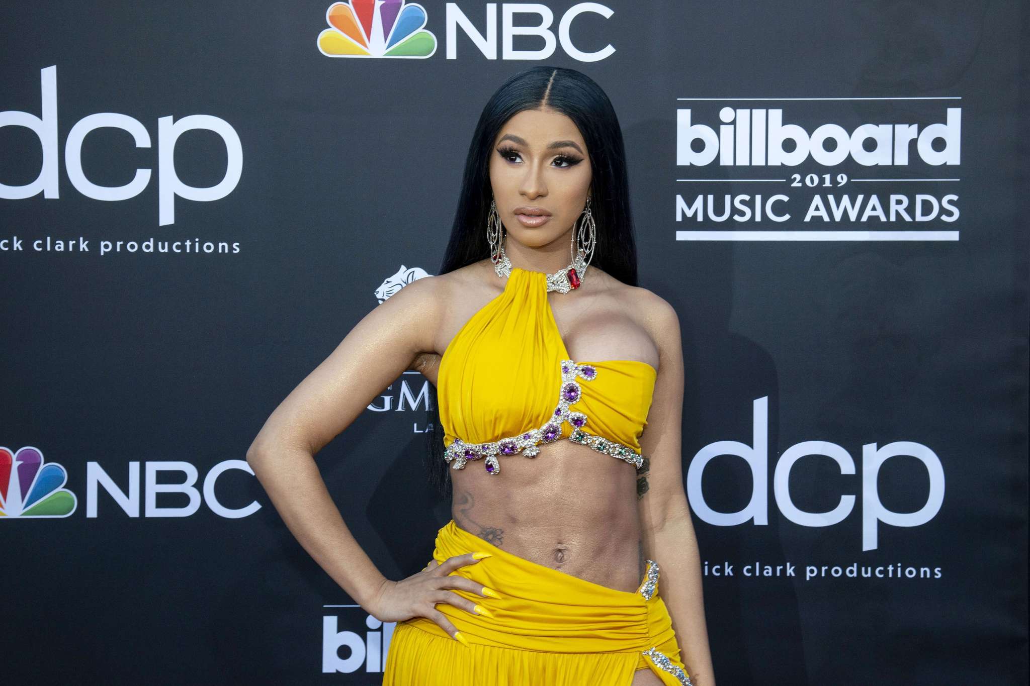 cardi-b-to-host-the-2021-american-music-awards