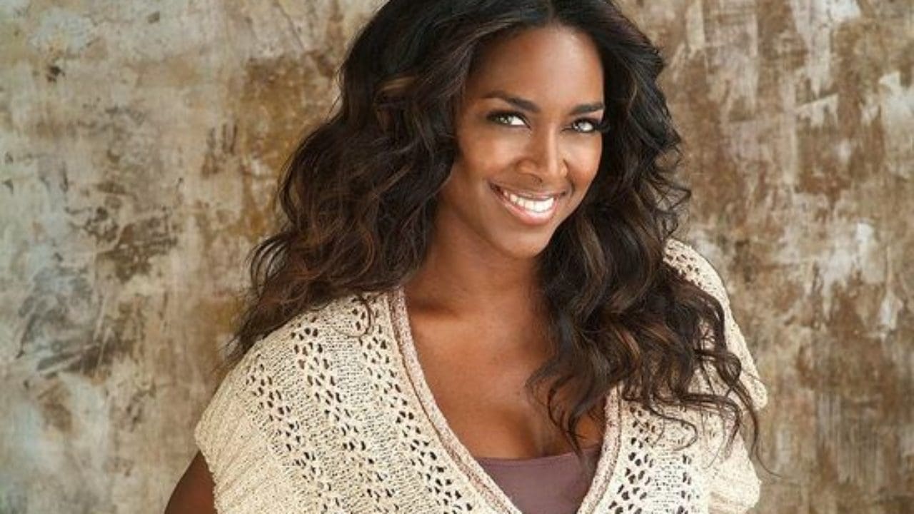 ”kenya-moore-looks-gorgeous-in-this-golden-dress-see-her-photo”