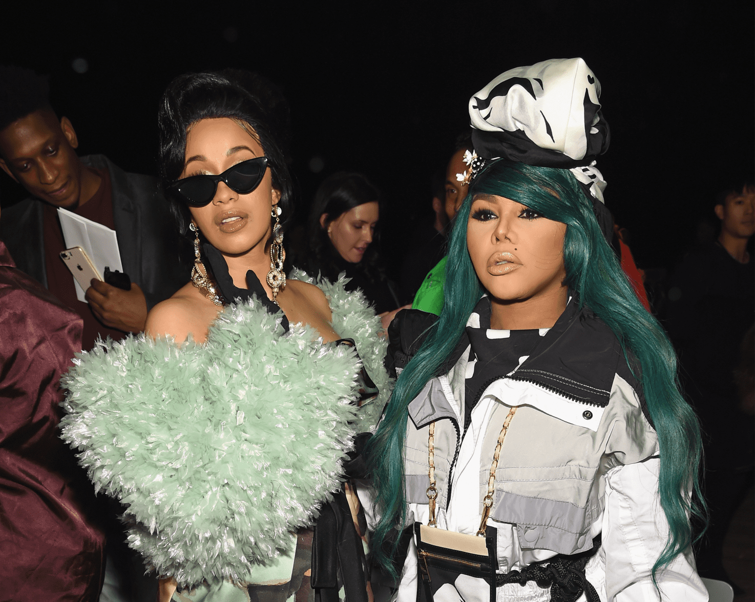 ”cardi-b-talks-about-lil-kim-and-hits-fans-with-a-surprise”