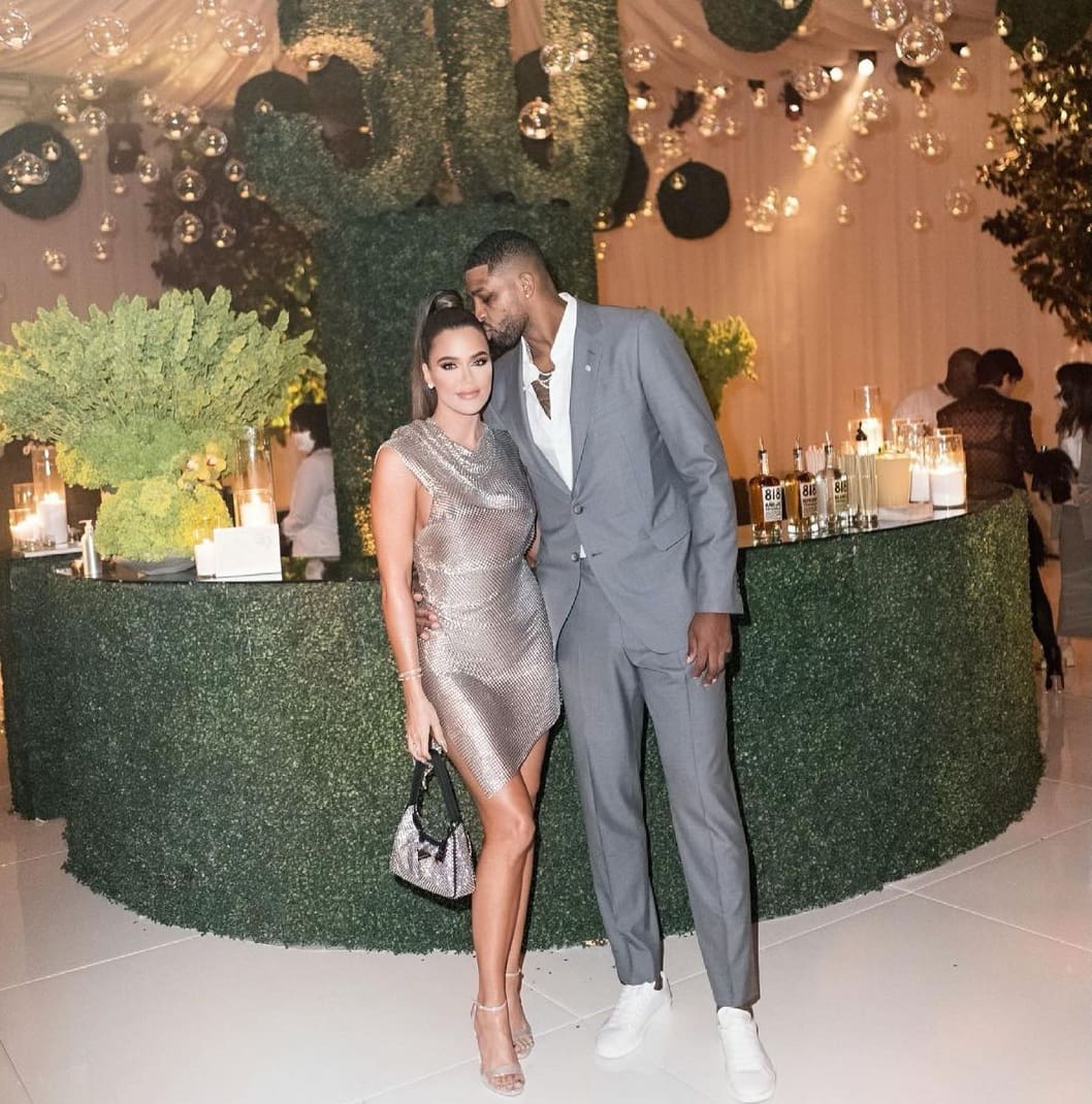 ”tristan-thompson-is-posing-with-his-best-friend-after-showing-off-his-favorite-date-nights”