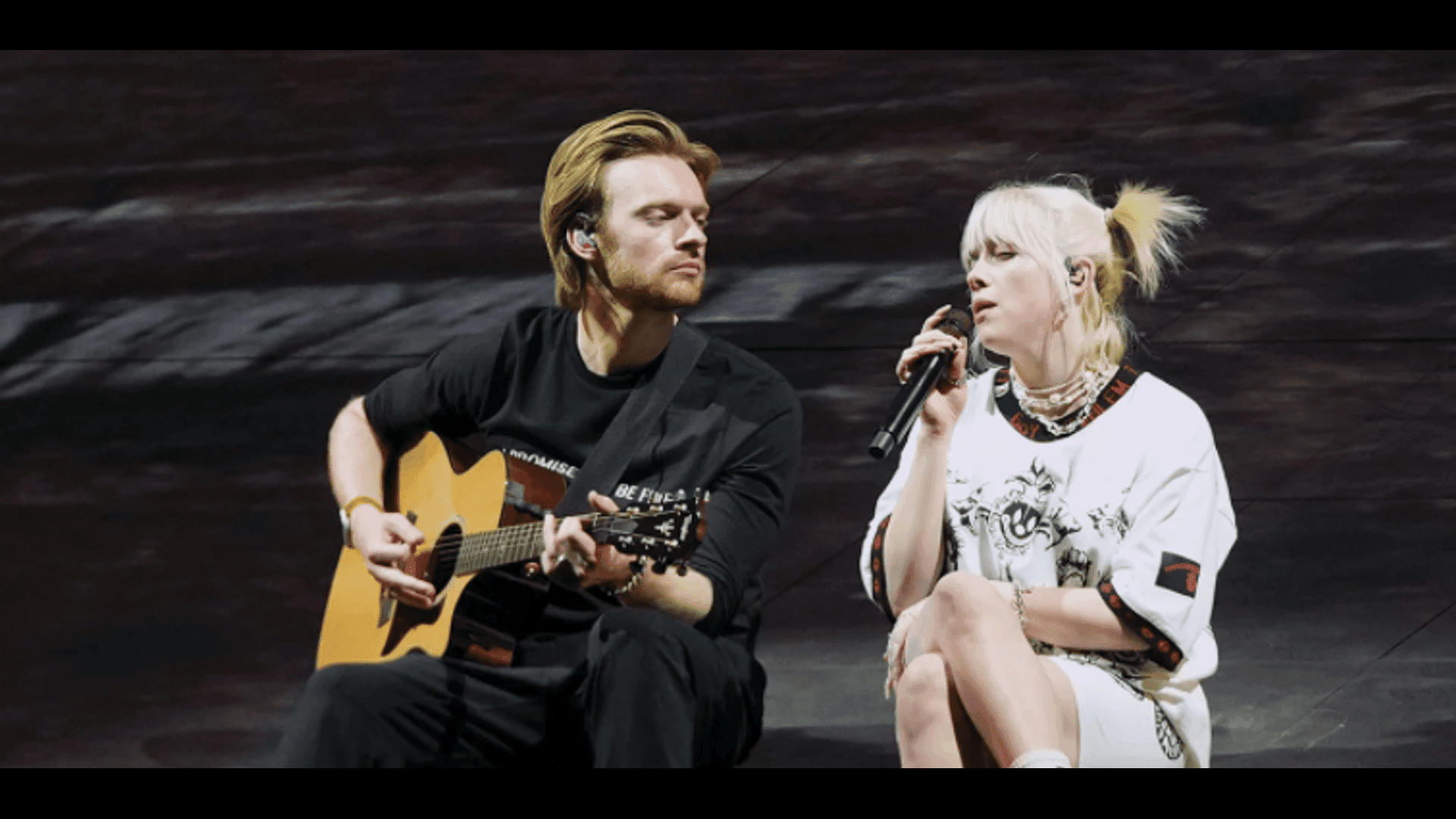 Billie Eilish and his brother Finneas registered a video message to the Ukrainians