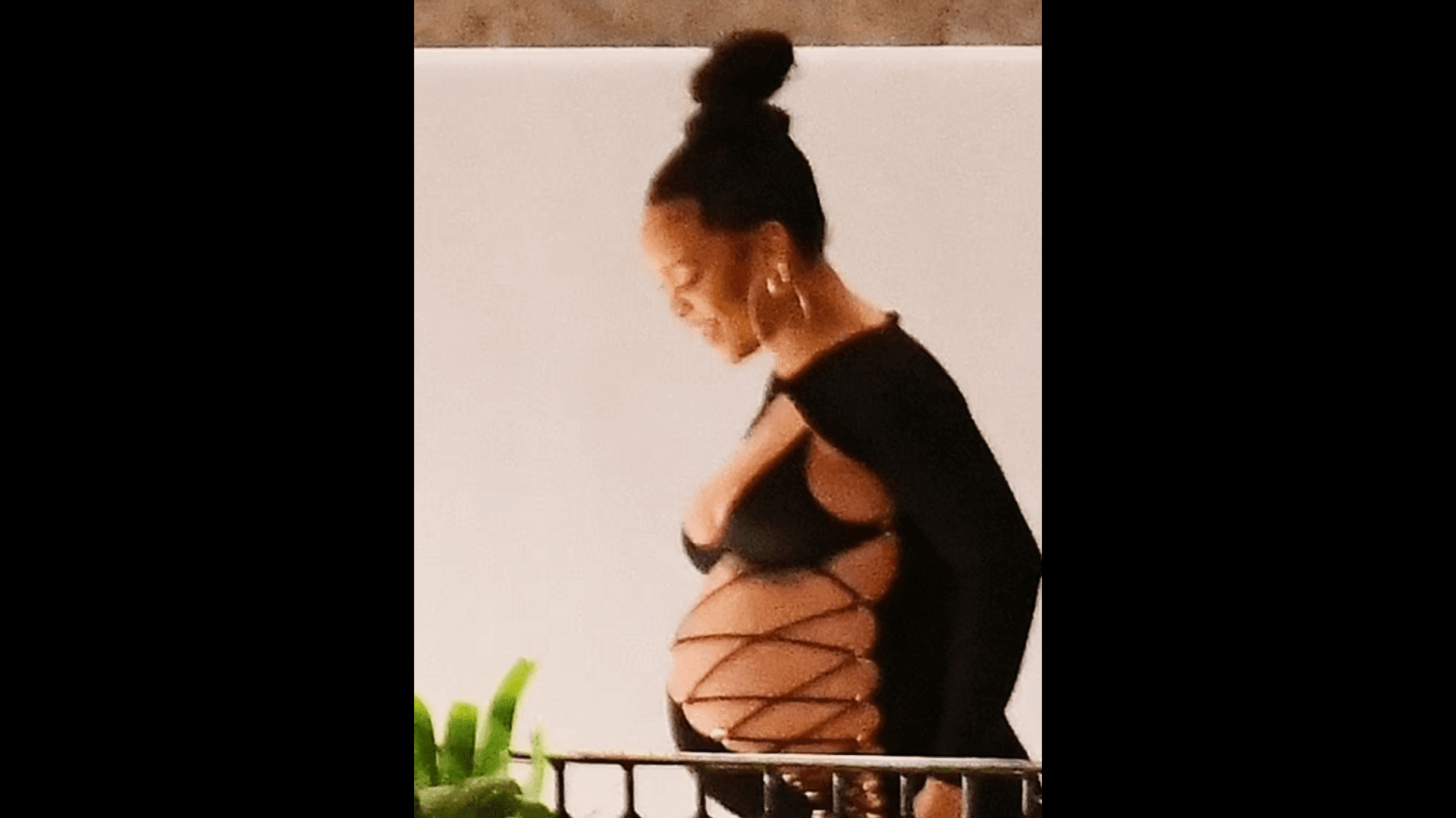 rihanna-proudly-shows-off-her-growing-belly-in-a-slit-dress