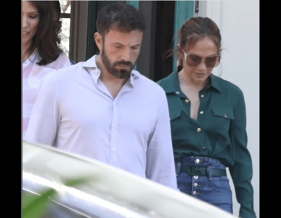 ben-affleck-and-jennifer-lopez-intend-to-buy-a-68-million-mansion-to-live-in-with-all-the-kids