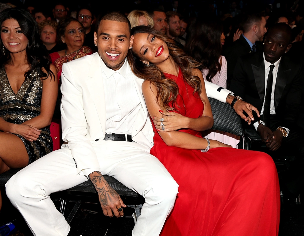 ”rihanna-is-congratulated-by-ex-boyfriend-chris-brown-on-her-pregnancy-after-messy-breakup”