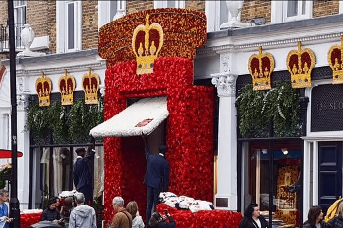 Queen Elizabeth II's flower arrangement vandalized in Chelsea
