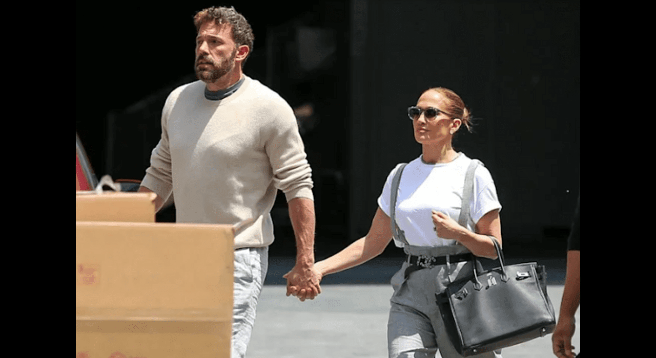 What Jennifer Lopez and Ben Affleck were doing instead of becoming the most striking couple