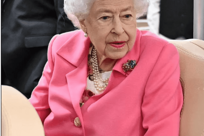 Queen Elizabeth II modeled a brooch given to her by her parents for her 19th birthday