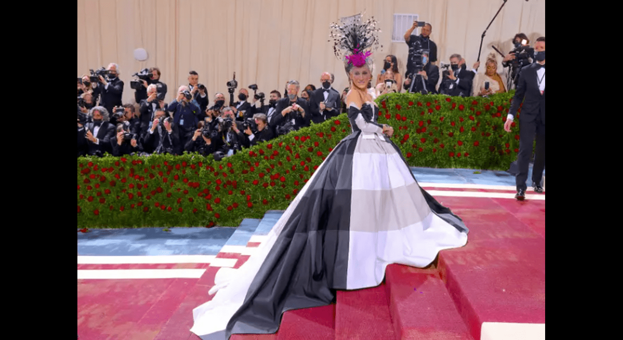Sarah Jessica Parker pays tribute to the first black fashion designer in the White House, Elizabeth Hobbs Keckley.