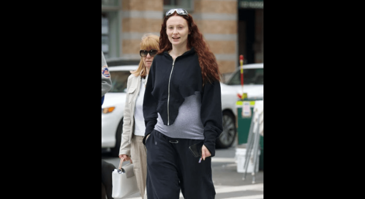 the-star-of-game-of-thrones-sophie-turner-starred-for-elle-and-spoke-about-her-second-pregnancy