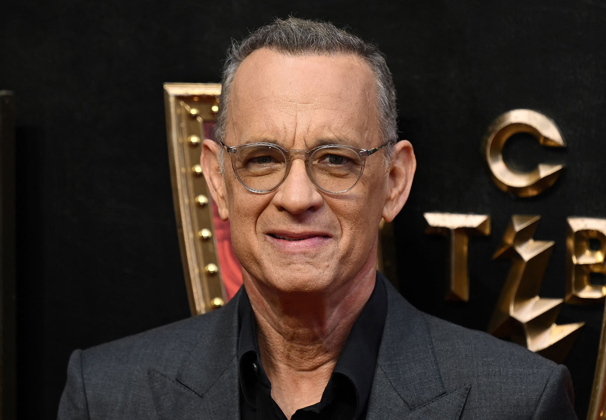 tom-hanks-seen-in-a-rare-moment-of-anger-as-fans-nearly-topple-his-wife